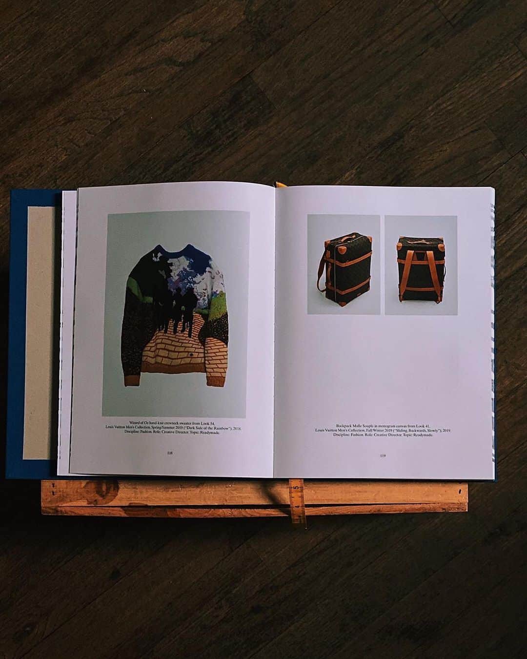 HYPEBEASTさんのインスタグラム写真 - (HYPEBEASTInstagram)「@hypebeastart: @virgilabloh‘s 496-page retrospective book 'Figures of Speech' is being released as a special edition beginning October 29. 'Figures of Speech' includes 1,932 images and a selection of essays which discuss a wide range of topics from race, contemporary art history, streetwear and more. Hit the link in bio for full details.⁠⠀ Photos: Keith Estiler/HYPEBEAST」10月29日 8時18分 - hypebeast
