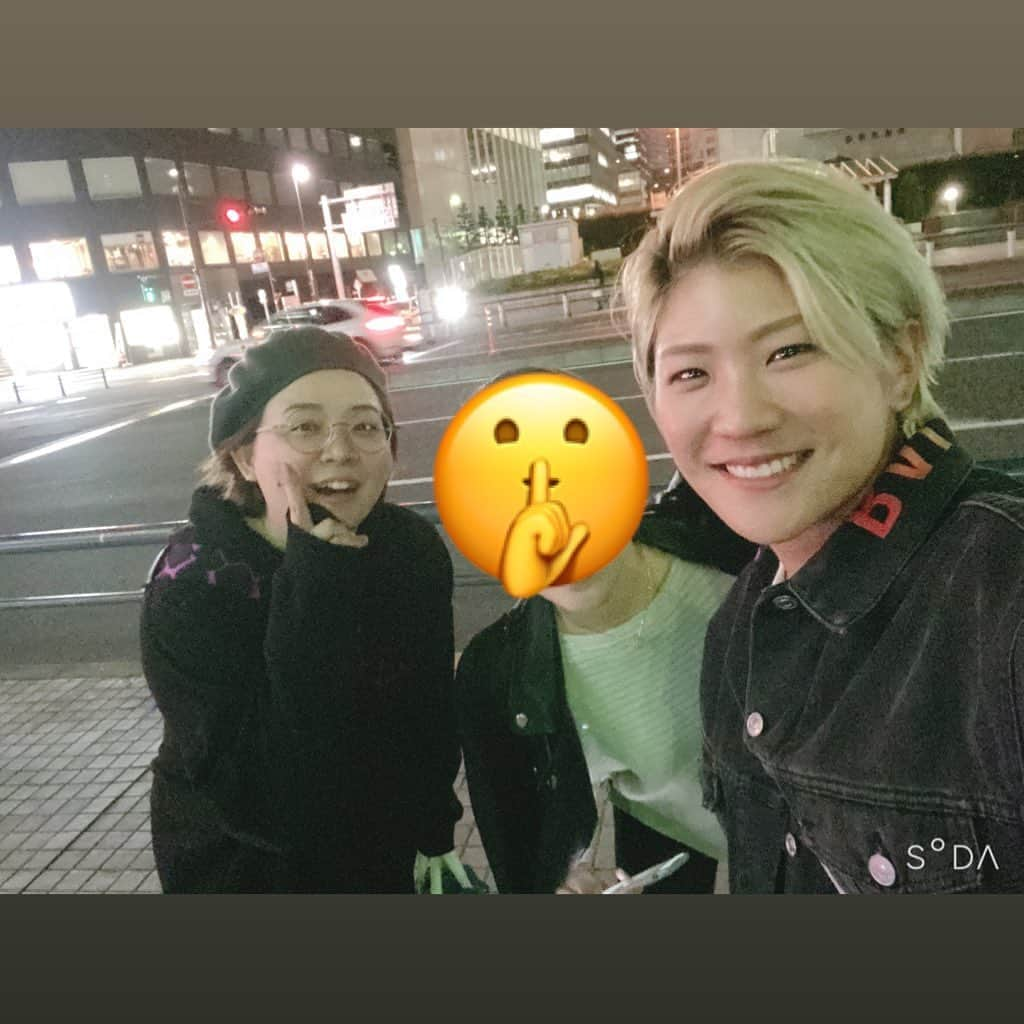 成田美寿々さんのインスタグラム写真 - (成田美寿々Instagram)「昨日は久々に#元宝塚歌劇団花組　の #天真みちる　さん @tenma.michiru.mixer  こと、#たそさん　と食事に行かせてもらいましたー😎❤️❤️ 在団中は写真を載せたりするのはNGなのでわたしのインスタには初登場していただきました🤩🤩 時を忘れて笑いまくりました🤣❤️ #タンバリンジェンヌ #わたしが好きな役は #ゴラーズさん #まじ結婚したいゴラーズさん #宝塚歌劇団  #花組 #教え　#壁の穴　#謎ハッシュタグ」10月29日 8時34分 - misuzunarita