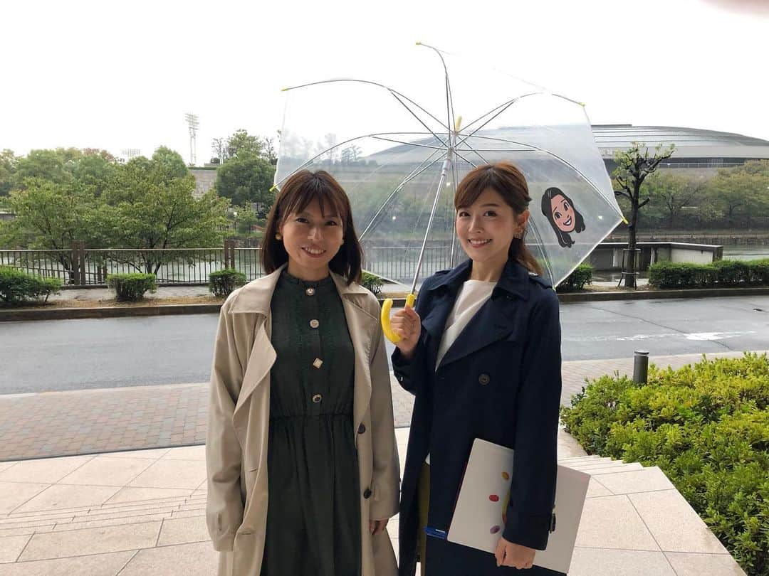 中村秀香のインスタグラム：「今日は中部・南部を中心に、昼すぎまでまとまった雨となりそうです☔️ .  帰宅される際は、傘の置き忘れにご注意下さい😣 .  明日は #すまたん スタジオ（エンタメ）担当です。よろしくお願い致します🙇‍♂️ .  #すまたん #丸田絵理子 さん #中村秀香 #ytv」