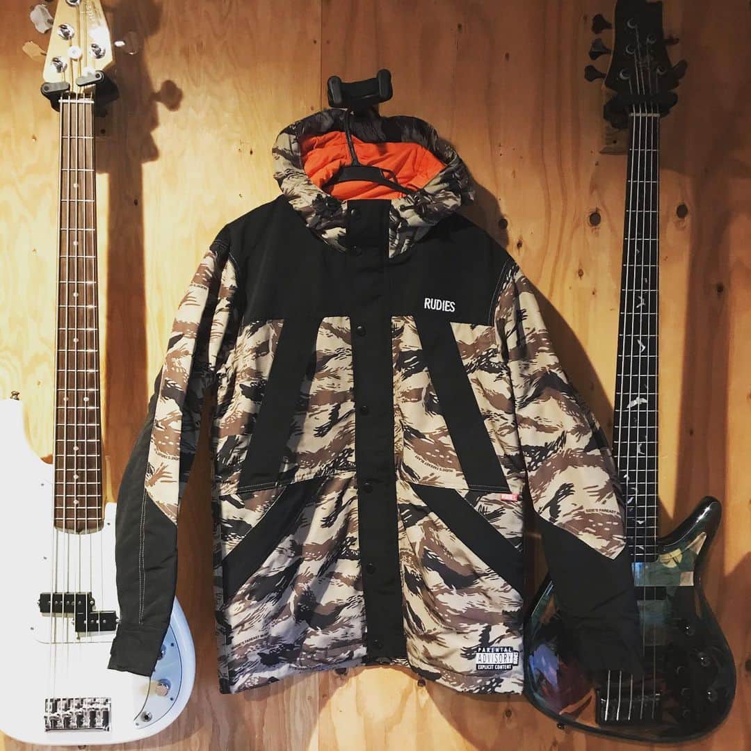 Ju-kenのインスタグラム：「Rudie’sの秋冬新作アイテム到着♫  肌寒いし、早速今日から着ちゃおかな🙋‍♂️ Thanxxx maxxx @rudies_satoshi #rudies #秋冬ファッション」