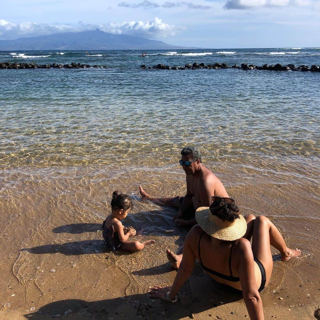 ケリア・モニーツさんのインスタグラム写真 - (ケリア・モニーツInstagram)「Happiness for me looks everything like this.. Mom, dad, and my little peanut.」10月29日 9時07分 - keliamoniz