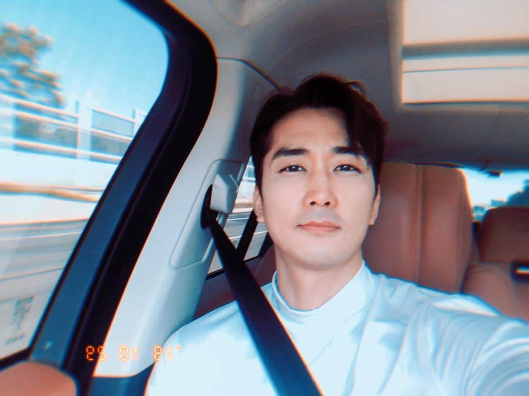 ソン・スンホンさんのインスタグラム写真 - (ソン・スンホンInstagram)「Good morning ☀️」10月29日 9時32分 - songseungheon1005