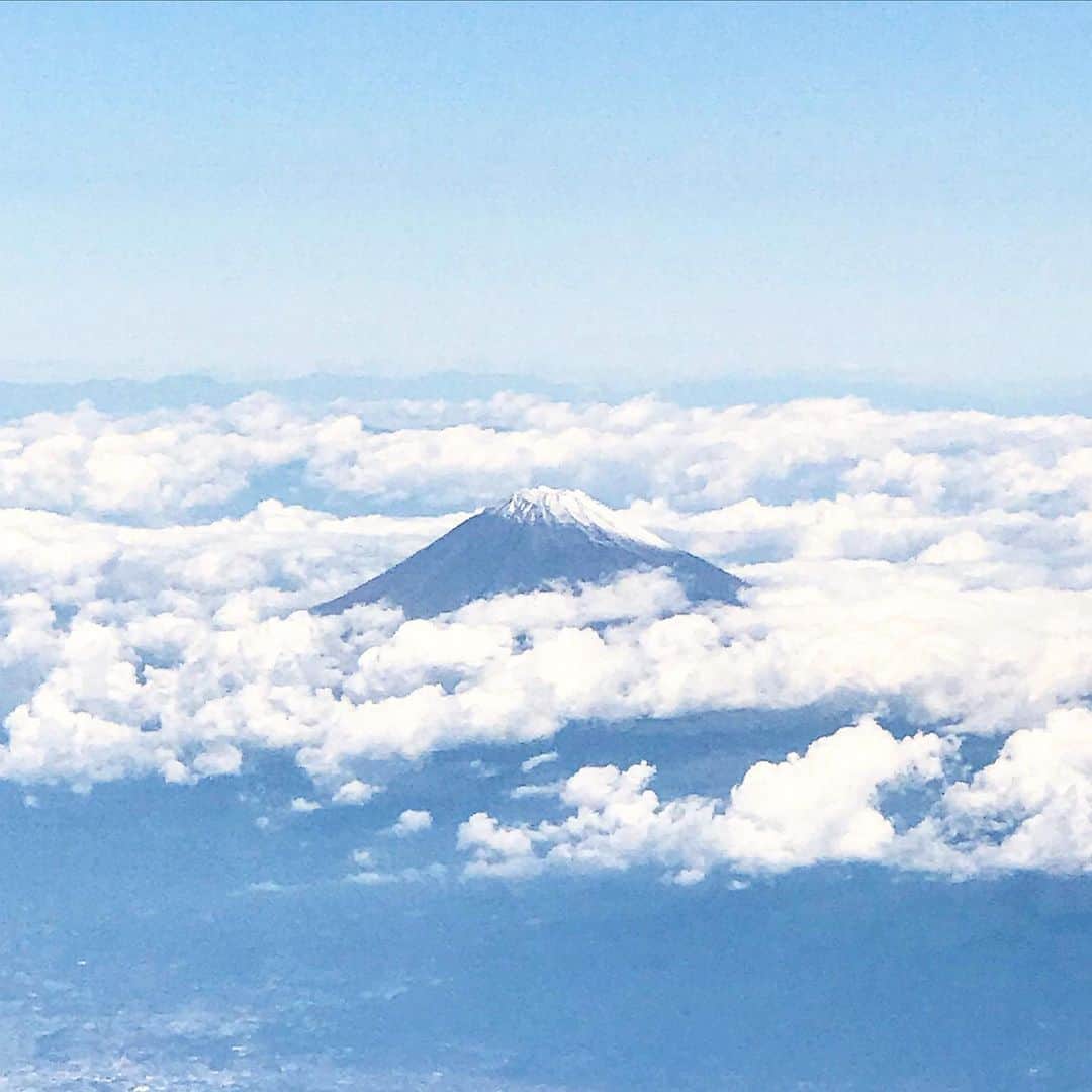 干場義雅さんのインスタグラム写真 - (干場義雅Instagram)「富士山の写真を大好きなあなたに。上空より愛を込めて……。本当に綺麗。まるで絵みたい。#機内で思わず写真を撮ってしまう人と繋がりたい  @yoshimasa_hoshiba  #yoshimasahoshiba  #干場義雅 @forzastylecom  #FORZASTYLE」10月29日 9時41分 - yoshimasa_hoshiba
