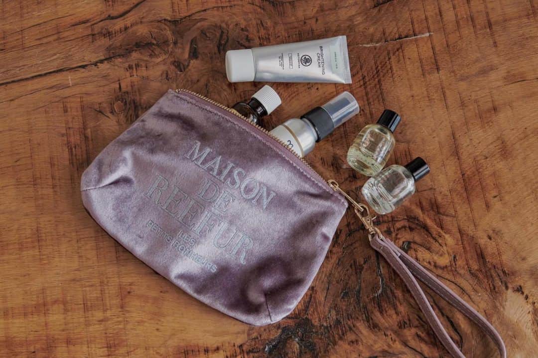 MAISON DE REEFURのインスタグラム：「. 【 GOODS＆BEAUTY WEEK 】10.31(Thu)-start. . MAISON DE REEFUR リアルショップでは、『GOODS&BEAUTY WEEK』を開催。 . ファッション雑貨やビューティーアイテムもそろそろ冬支度。 乾燥が気になるこの季節。お肌の潤いもしっかりキープできる人気のコスメが今だけ《10%OFF》！ . さらに！最新のシューズやバッグ、アクセサリーも《10%OFF》のスペシャルプライスに。 ぜひお見逃しなく。 . ［ 開催期間 ］ 10/31(thu)-11/11(mon) ［ 対象店舗 ］ ルミネエスト新宿店・博多店・台湾POP-UP店 . #maisondereefur #beauty #goods #cosme #メゾンドリーファー #コスメ #ビューティー」