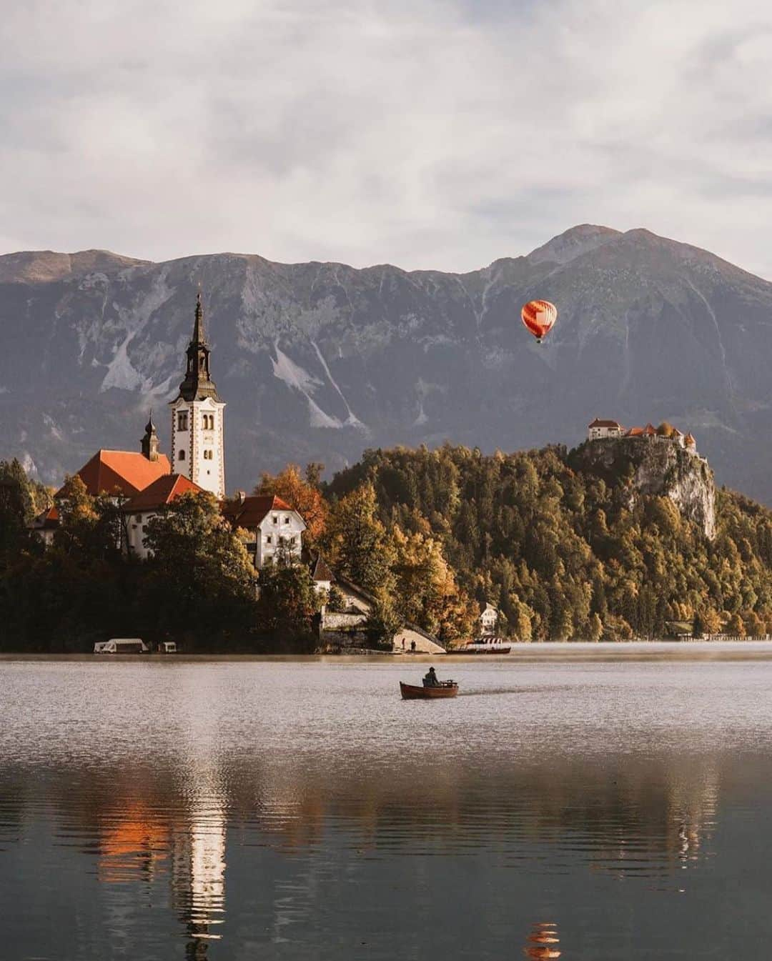 Anthropologieさんのインスタグラム写真 - (AnthropologieInstagram)「Where are you – boat, balloon, or behind the camera? 📸 Photo via @bontraveler」10月29日 9時56分 - anthropologie