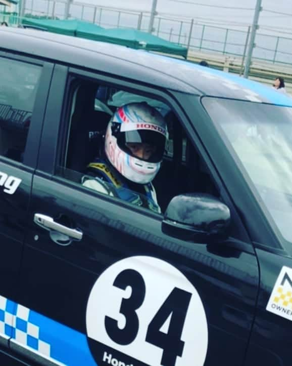 下村真由美さんのインスタグラム写真 - (下村真由美Instagram)「🏁N-ONE OWNER'S CUP  Rd12　TUKUBA🏁 ＊ ＊ 2019年最後のレースになった筑波🚘 2回しか練習出来なかったけど、やっぱりビリは悔しい😒💨 あーもうちょっとあそこで踏めればなー、我慢できればなー、なんでもっと行かないんだよー、って、ゴルフと一緒笑笑 ＊ ＊ こんな気持ちにさせてくれるモータースポーツが私は大好きです❤💙💚💛💜 ＊ ＊ また次に向けて練習あるのみ💪✨✨ ＊  #n-one#n-oneowner'scup #HONDA#HONDARACING#MUGEN#YOKOHAMA #autista#八潮モータークラブ」10月29日 10時40分 - mayum2323