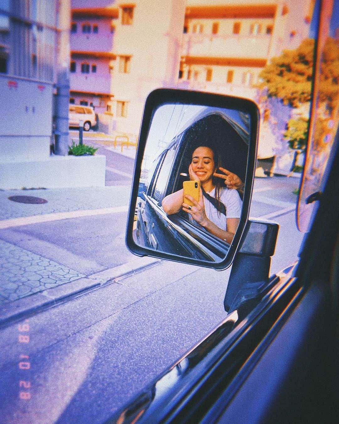 Tattyのインスタグラム：「毎回楽しすぎて秒で終わる 沖縄だけど限られた時間の中でのドライブも 彼とみる沖縄もとても…良い。 ルートビアも相変わらず、美味しい🤤この味私は好き(笑) まだまだ知らないとこいっぱいな沖縄🐤 来るたび新しい発見があるけどもっともっと深く知りたーい！！🙏✨ どこか懐かしさを感じさせてくれる この沖縄の空気感とても好き🍀」