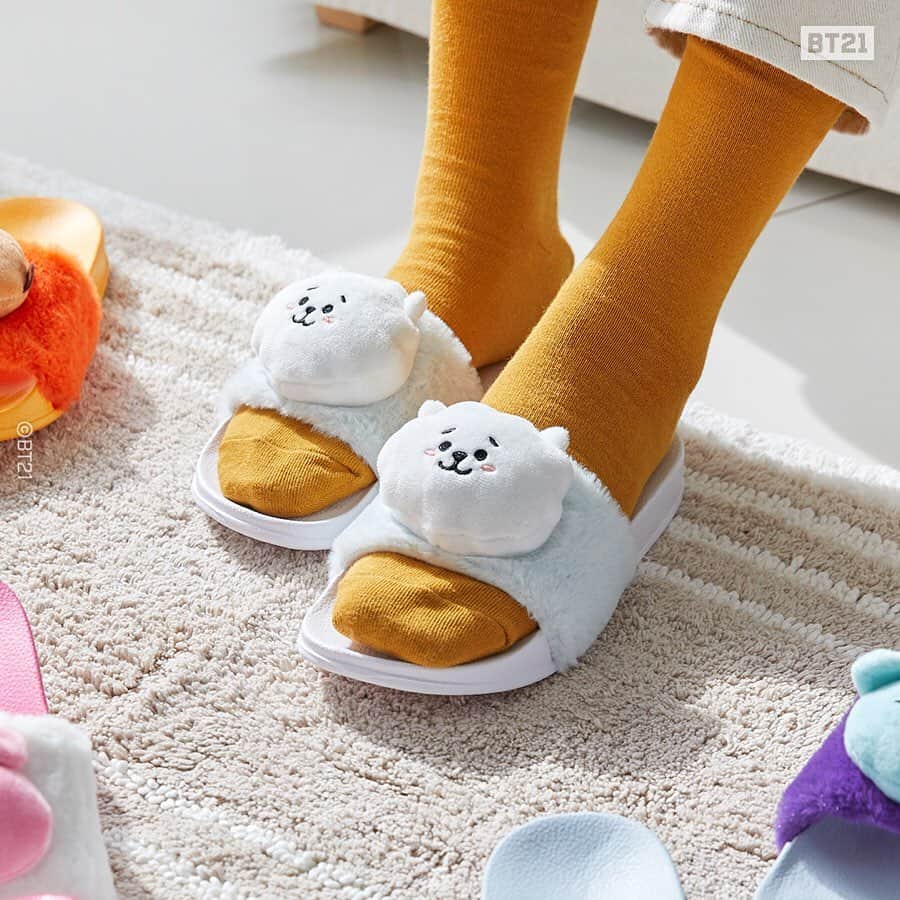 BT21 Stars of tomorrow, UNIVERSTAR!さんのインスタグラム写真 - (BT21 Stars of tomorrow, UNIVERSTAR!Instagram)「Stepping toward winter…👣 #BT21 #Roomshoe #Collection  2019. 10. 30 6PM (PDT) Dropping at LINE FRIENDS COLLECTION . Find out more > Check product tags🏷」10月29日 11時00分 - bt21_official