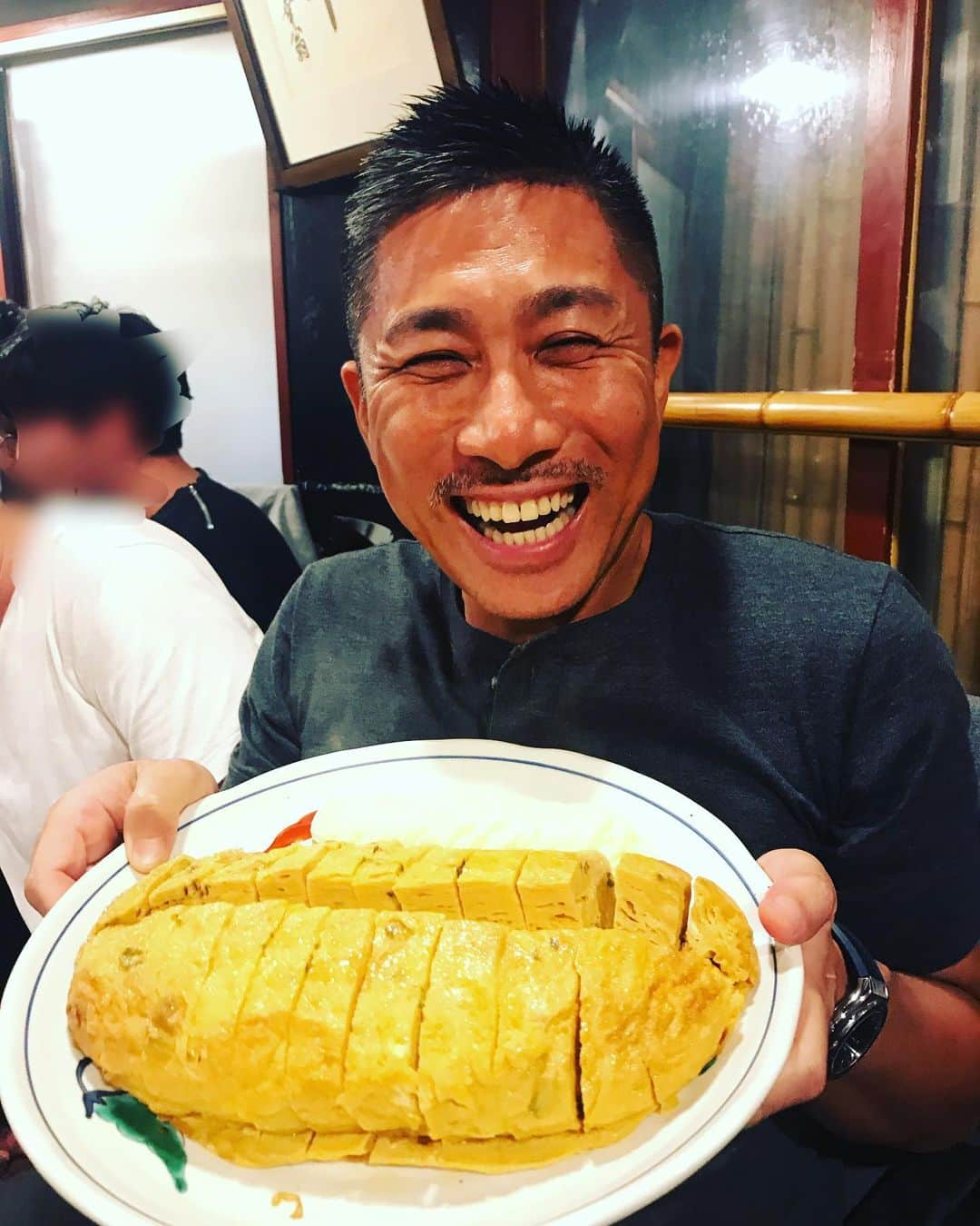 じゅんいちダビッドソンさんのインスタグラム写真 - (じゅんいちダビッドソンInstagram)「ぞのさんの誕生日飯会　🎂 でしたね〜🎉 おじさん、満面の笑みすぎるやろ❗️ 卵焼きすごすぎるやろ❗️ #zono #前園真聖 #サッカー #元日本代表キャプテン #誕生日」10月29日 10時53分 - 0204junich_davidson_official