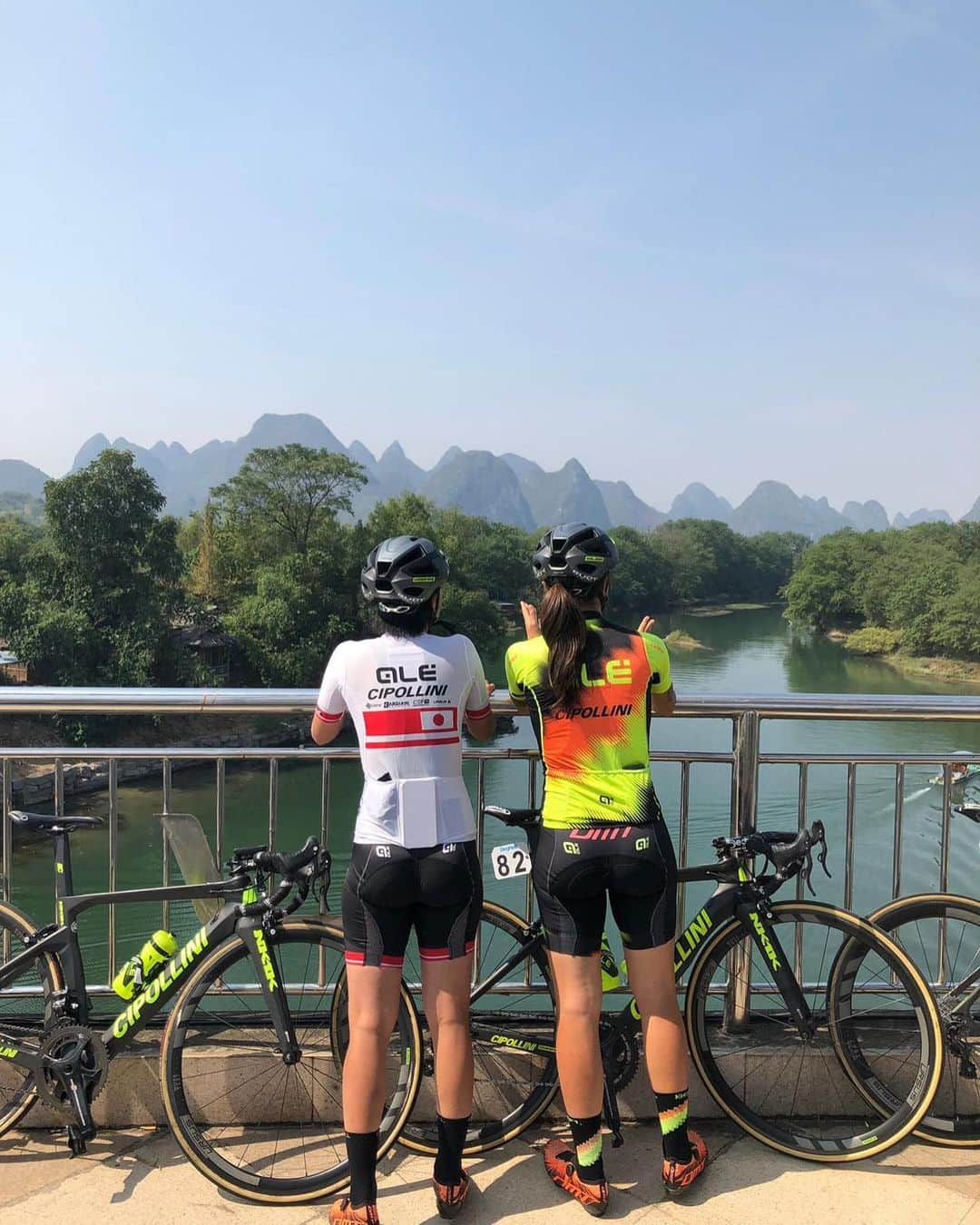 與那嶺恵理さんのインスタグラム写真 - (與那嶺恵理Instagram)「#ThrowbackTuesday Already 1 week ago from China experience 🇨🇳with @alecipolliniteam 💛(& oversleep experience with @sorayapaladin 🤪 ) #tbt . .  We are there only 48hours but we enjoyed every single moments for sure 😊 Coffee ride☕️, Walk around the city like tourist🏯, Race🚵🏻‍♀️, Chat🗣... and Loooong travel ✈️ . . 中国の#今日のエリさん　#IAmAle #WeAreAle #Alecycling #alecipollini #NK1K #ursuswheels #selleitalia #withDMT #rudyproject #enjoyyourride」10月29日 20時27分 - eriyonamine