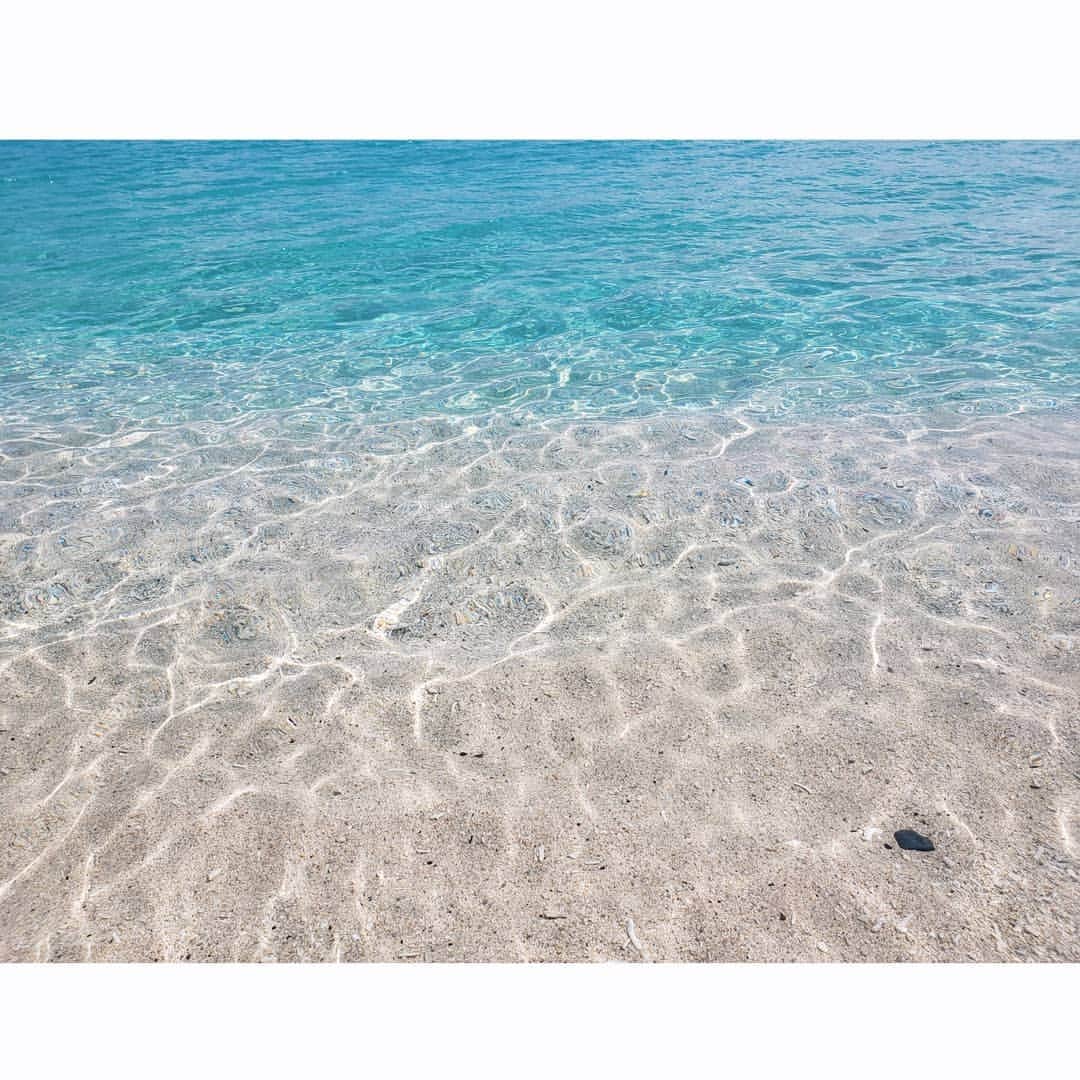 本田珠規のインスタグラム：「透明度の高さに感動✨！ . #沖縄旅行 #座間味島#慶良間諸島#古座間味ビーチ #透明な海#海のグラデーション #肉眼でこの色#綺麗な海#沖縄 #okinawatrip#okinawajapan#okinawa  #trip」