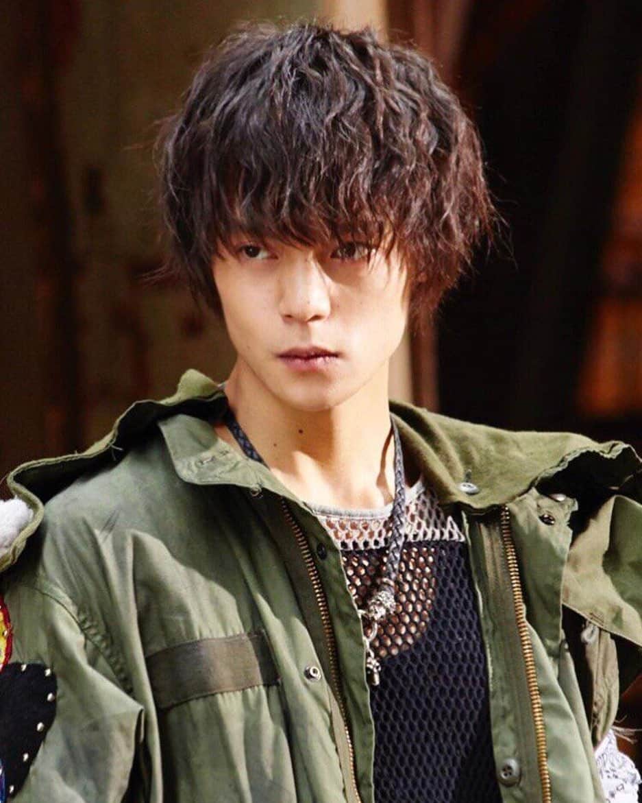 窪田正孝のファンアカウントのインスタグラム：「#窪田正孝 #kubotamasataka #magazine #highandlow #smokey #dorama #movie #rudeboys」