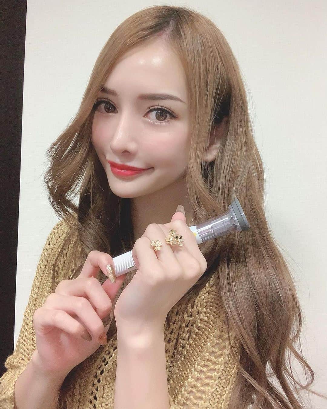 のインスタグラム：「東京中央美容外科渋谷院( @tcbshibuya )の富田先生( @tcbtomita )のところで#glp1ダイエット 続けてるよ💁‍♀️ . . 1週間に1回打つだけ💉 食欲かなり抑えられる‼️本当に‼️ 私は外食が多いからあれだけど、お家でご飯食べる人なら結構良いペースで落とせると思う👏✨ 毎日外食してる私ですら痩せてきてるから気になる方は是非❣️ . . #tcb式ドクターズダイエット #glp1ダイエット #りぃのダイエット #ダイエット #diet #ダイエットマスタートミタ」