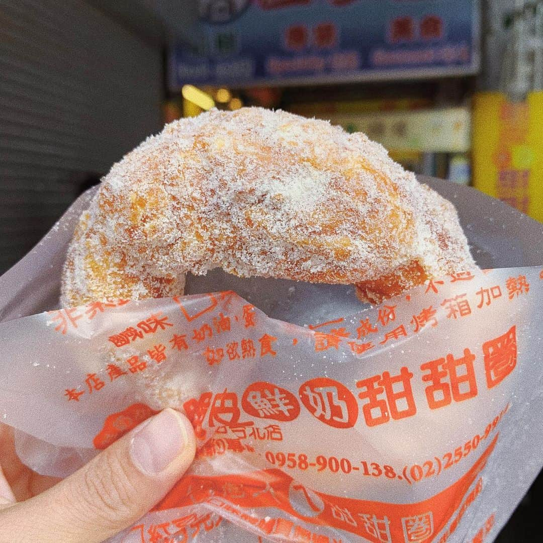 中村優さんのインスタグラム写真 - (中村優Instagram)「台湾美味しいものいっぱいあったけど、一番衝撃的にうまかったのコレかも笑！ドーナツ🍩 これまたすぐ食べたいよ〜🥺🥺🥺 カリッふわっ、で揚げてるのに重たくない…！ 今まで食べたなかでNo. 1ドーナツやぁぁあ❤️ #台湾#台北#脆皮鮮奶甜甜圈#優trip#優グルメ」10月29日 20時39分 - nkmr_yu