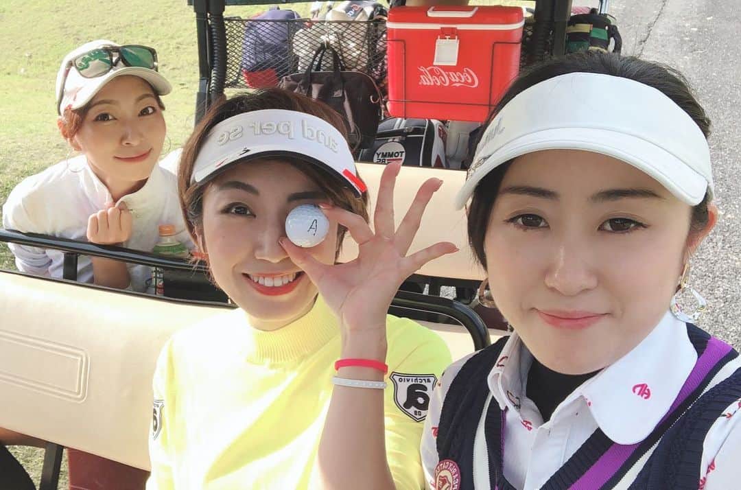 のインスタグラム：「ターキッシュエアラインの大会？でゲットした優待券で、お得にラウンド⛳️✨ #森永高滝カントリー倶楽部  久しぶりの @mayyu.ak & 初ラウンドの　@rao_golf0922  ものすごく気持ちのよいメンバーで、楽しく回れた😆♬ みんなありがとう☺️ * スコアは散々で、 3パット7回、4パット1回。 難しいグリーンにやられて大変だった😂 あと9打も改善できるなんて、伸び代しかないわ😌笑 …はぁ、がんばろ💪‼️ * #努力家のまゆゆ #女度アップしてた😍 #らおちゃんが素敵すぎてずっと見ていられる🥺💕 #このメンバーにナチュラルに馴染むKくんさすが👍 special thanks ✨  #instagolf #golstagram #골프스타그램﻿﻿﻿ #ゴルフ #golf #골프 #ゴルフ女子 #女子ゴルフ　 #アルチビオ #archivio #アルチビオ10周年キャンペーン」