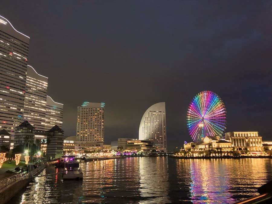 田中亜弥さんのインスタグラム写真 - (田中亜弥Instagram)「【みなとみらい】 先日行ったみなとみらいの夜🏙✨ ・ 夜景なんて見るの何年ぶりだろう？😝 ・ 一時の非現実的な世界にトキメキ🥰✨ ・ ちょうどニュージランドvsイングランド戦の日だったので、行き帰りも含め、ラグビーワールドカップの雰囲気も少し味わえて満足でした😋  #横浜 #みなとみらい #みなとみらい夜景  #桜木町 #夜景が綺麗  #ラグビー #ラグビーワールドカップ #日本でやってるって実感」10月29日 20時42分 - tanakaaya81