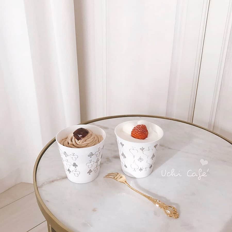 のインスタグラム：「10月22日にローソンスイーツから#カプケ が新発売！﻿ ころんとしたカップに入っていて、まるいフォルムがとにかくかわいい♡﻿ 種類は苺のショートケーキ、ティラミス、モンブラン、チョコレートケーキの4つから楽しめるよ♡﻿ ﻿ カップなのでふつうのケーキに比べ、持ち歩きしやすいし手軽に休憩などでも食べやすそう♡﻿ おうちカフェにもおすすめの1品◎﻿ ﻿ Thank you♡﻿ @mary_cream_choco ﻿ @homipage ﻿ @i_am_miko_620 ﻿ ﻿ #laurierpress_うちカフェ﻿ ﻿ ﻿ ﻿ ﻿ ﻿ ﻿ ﻿ #ローリエプレス #ローソン #ローソンスイーツ #カップケーキ #おうちカフェ」
