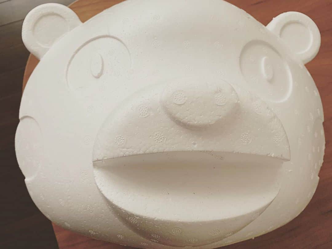 瀧本美織のインスタグラム：「粋ですね🥳 　#くまモン　の全貌 　#発砲スチロール#熊本」