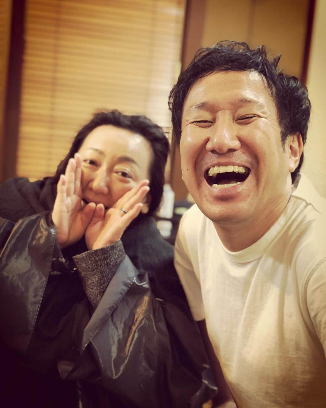 杉本知香さんのインスタグラム写真 - (杉本知香Instagram)「相変わらずの楽屋（笑） #ドライヤー2秒  明日はチハラトーク❗️ 楽しみ😆😆😆 #中目黒美容室 #千原せいじ#千原兄弟#チハラトーク#なでなで #アップダウン阿部#アップダウン #バッドボーイズ佐田#バッドボーイズ #アップダウン竹森 #エドはるみ #ジョイマン池谷#ジョイマン #上々軍団#さわやか五郎」10月29日 20時48分 - sugimotoc