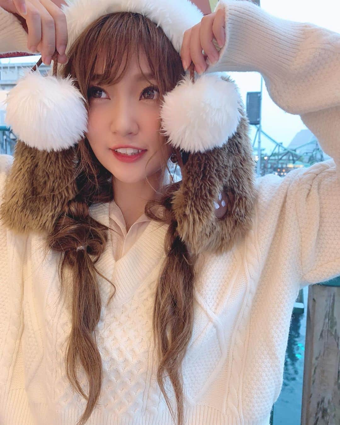 いっちゃん/嶋津 いつみのインスタグラム：「. . 昨日の投稿がスカしてたから たまにはチョケてる系連発💥🤪 . . . むしろどっちかと言えば 普段はこんな感じです💁‍♀️💨💨💨 . . . . . . . 遊びも仕事も全力です🐿💓 . . . #関西  #関西サロモ  #サロンモデル #サロモ #いっちゃん  #フリーモデル #関西モデル  #あざといっちゃん #かわいっちゃん #いっちゃんコーデ #ブライダルモデル #アレンジモデル #ヘアカラー  #ヘアアレンジ #ootd . . .」