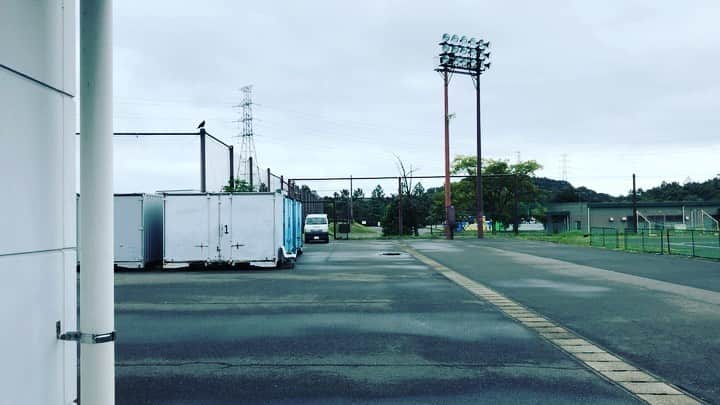伊佐耕平のインスタグラム：「そーいや練習場に変な人居たな。。 #Jリーグ1の陽気者」