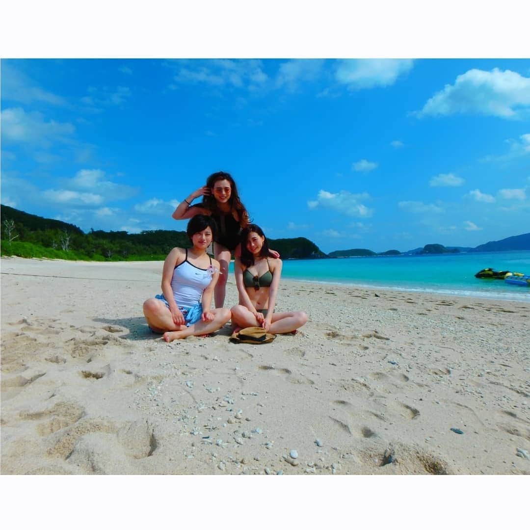 本田珠規のインスタグラム：「女子三人旅💓 . 最高！って何回言ったかな？✨ . . 実は、このビーチに辿り着くまでの道のりは、 なが～いなが～い坂を登って下ってという、 炎天下の中、なかなかの過酷さでした😅 . 大変だった分、 最高に綺麗なビーチが見えた時の感動は 忘れられない🏖️ . #女子旅#沖縄旅行#最高 #レンタサイクル #慶良間諸島#古座間味ビーチ  #座間味島 #okinawatrip#okinawajapan#okinawa  #trip」