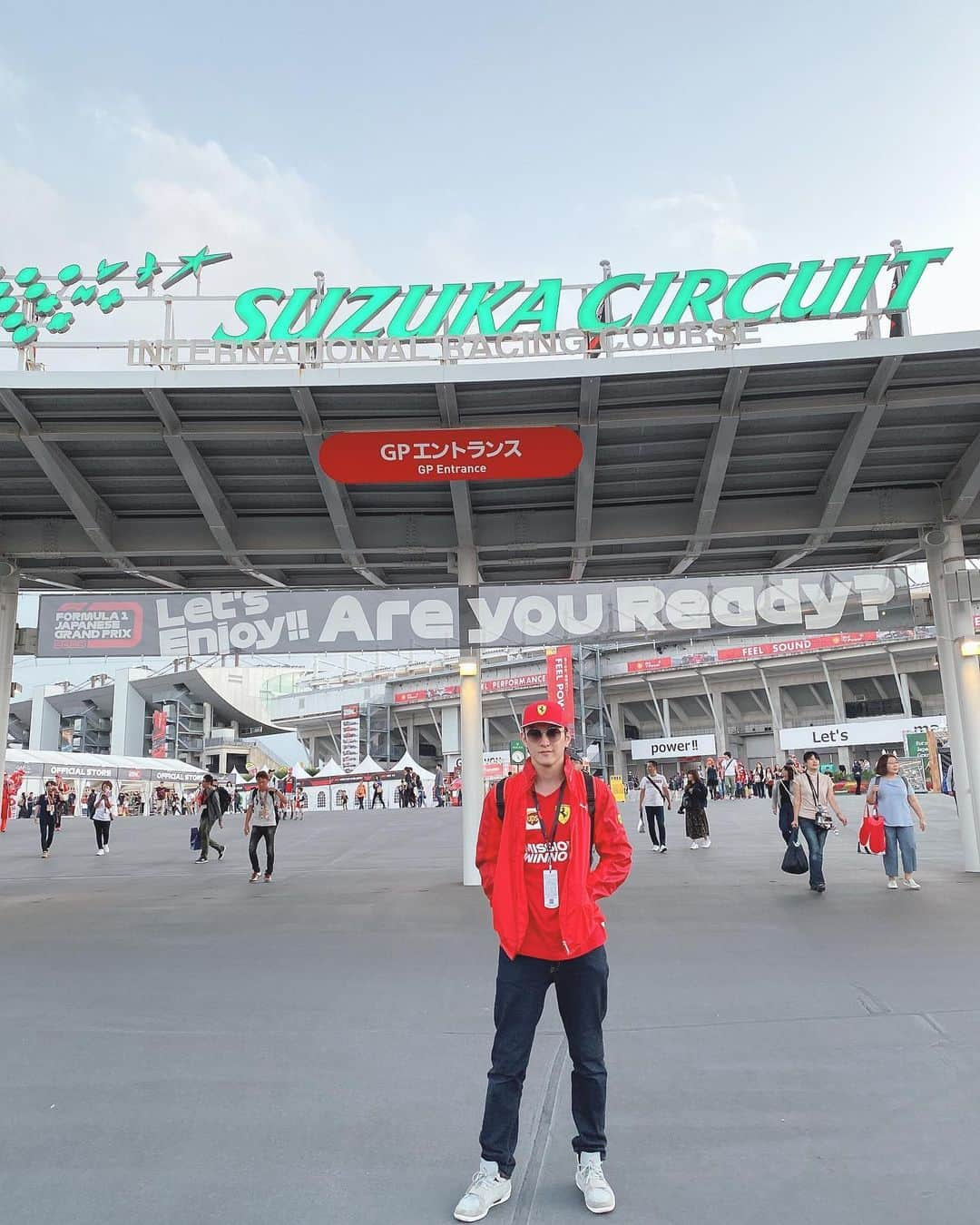 田鶴翔吾さんのインスタグラム写真 - (田鶴翔吾Instagram)「先日鈴鹿サーキットにF1 2019 日本GPを観に行ってきました！  最高だったよ🏎 もう痺れる。  新たなF1仲間も増えました笑。  #F1#日本GP2019#鈴鹿サーキット #ferrari#mercedesbenz #16#田鶴翔吾」10月29日 21時11分 - shogo_taduru