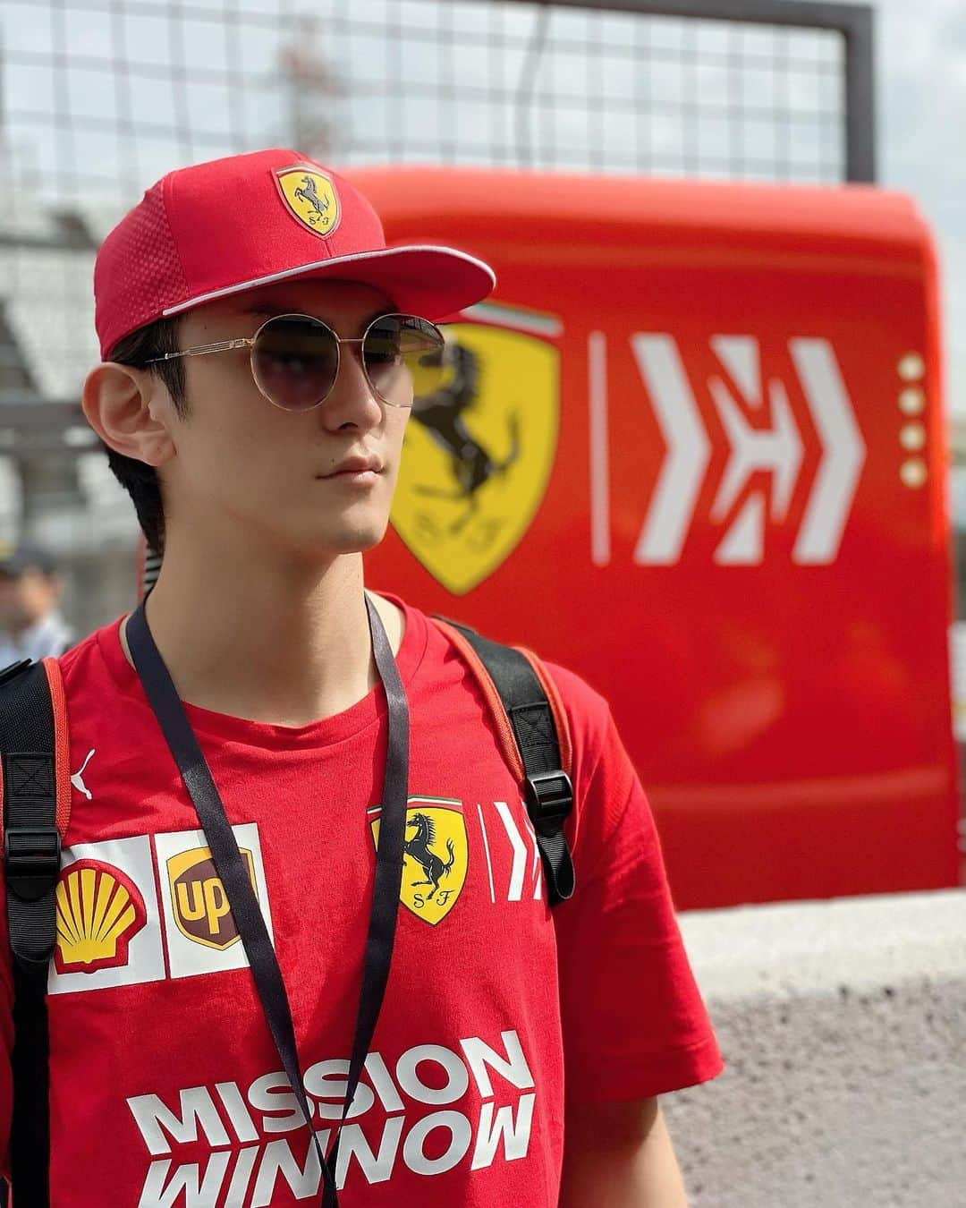 田鶴翔吾さんのインスタグラム写真 - (田鶴翔吾Instagram)「先日鈴鹿サーキットにF1 2019 日本GPを観に行ってきました！  最高だったよ🏎 もう痺れる。  新たなF1仲間も増えました笑。  #F1#日本GP2019#鈴鹿サーキット #ferrari#mercedesbenz #16#田鶴翔吾」10月29日 21時11分 - shogo_taduru