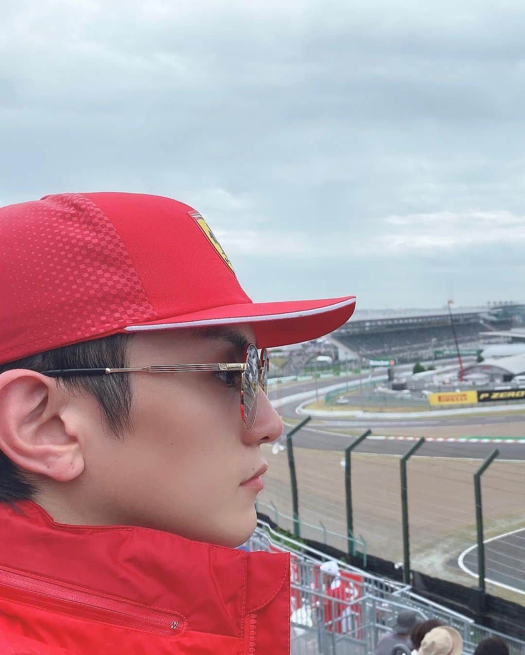 田鶴翔吾さんのインスタグラム写真 - (田鶴翔吾Instagram)「先日鈴鹿サーキットにF1 2019 日本GPを観に行ってきました！  最高だったよ🏎 もう痺れる。  新たなF1仲間も増えました笑。  #F1#日本GP2019#鈴鹿サーキット #ferrari#mercedesbenz #16#田鶴翔吾」10月29日 21時11分 - shogo_taduru