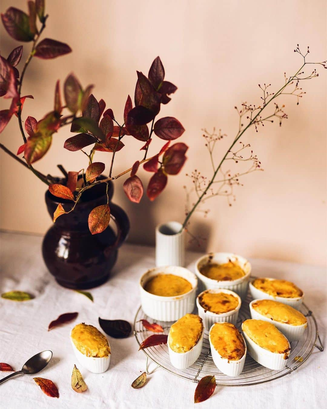 増田由希子さんのインスタグラム写真 - (増田由希子Instagram)「Japanese sweet potato cakes for tea time🍵Have a nice fall! 🍂 #delicious #homemade #homegrown #autumntreat #cake #fall #autumn  畑のさつまいもが収穫期を迎えました。今年は安穏芋は作らず、紅あずまと紅はるかの２種。スイートポテトはどちらの品種でも美味しくできます。」10月29日 21時04分 - nonihana_