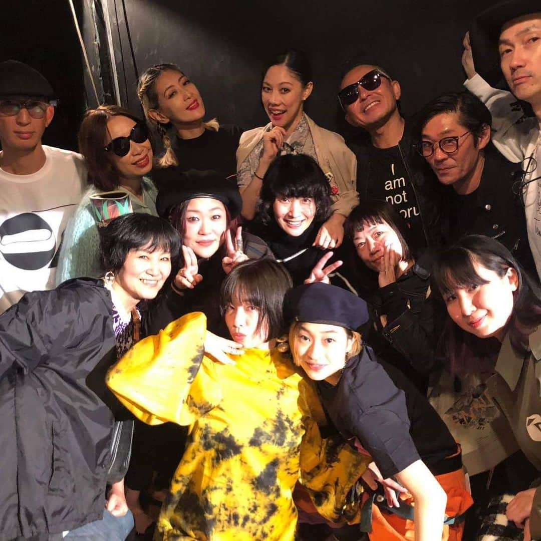 野宮真貴さんのインスタグラム写真 - (野宮真貴Instagram)「立花ハジメさん率いるLow Powersのライブへ。﻿ バンドは最高だし、eriちゃんは可愛いし、高木完ちゃんや小山田くんにも久々に会えたし、tajjiemaxのDJもイカしてた！﻿ そしてハジメちゃんお誕生日おめでとう🎉﻿ 一緒にお祝い出来たことが何より嬉しい😭﻿ いつまでもカッコいい憧れの先輩でいて下さい！﻿ #lowpowers #立花ハジメ #momoちゃん誘ってくれてありがとう #野宮真貴 #missmakinomiya」10月29日 21時04分 - missmakinomiya