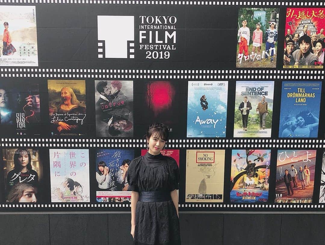 永島聖羅さんのインスタグラム写真 - (永島聖羅Instagram)「昨日は東京国際映画祭の レッドカーペットを歩きました！ . . 去年に引き続き本当に嬉しい… . . 衣装、メイクも可愛くしてくれて感謝。 . . 一緒に歩いたLINEライバーさんと❤︎ . . もっと頑張らなきゃなと強く思いました。 東京国際映画祭盛り上げるぞ〜〜 . . #東京国際映画祭 #六本木ヒルズ  #永島聖羅 #line」10月29日 21時05分 - seira_nagashima