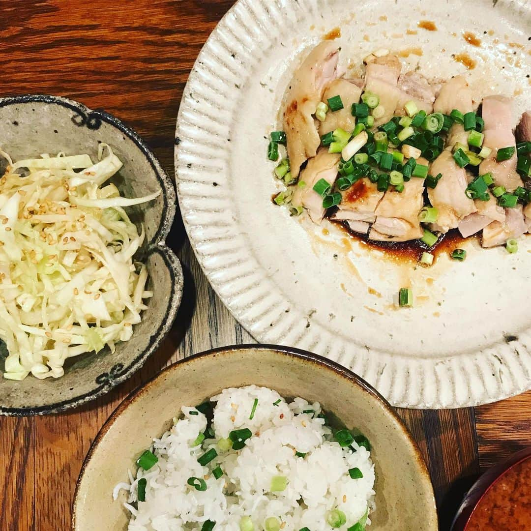 MEGUMIさんのインスタグラム写真 - (MEGUMIInstagram)「簡単よだれ鳥、キャベツナムル、シラスご飯。 地味だけど染みた自宅ご飯ですた。 皆さま風邪気をつけてねー #余宮隆」10月29日 21時06分 - megumi1818