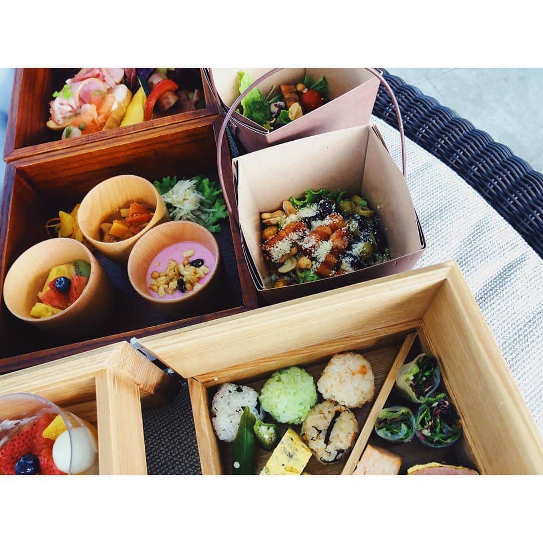 金城優華のインスタグラム：「お料理もシャレオツ♥ 美味♥ どれも美味しかったので別でアップ。  OSAKEススムススム  #グランディスタイル沖縄読谷ホテルアンドリゾート」