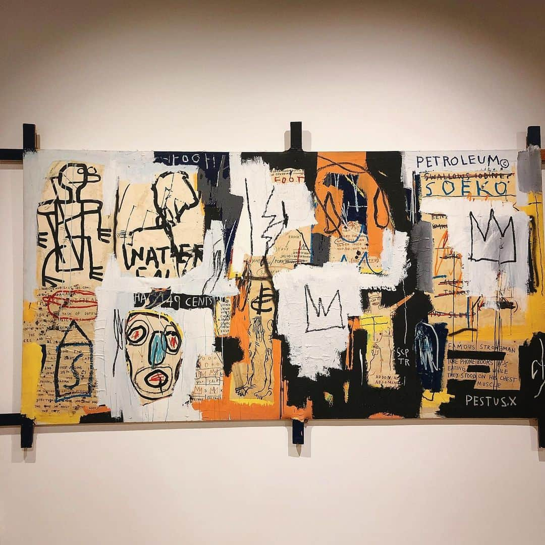 永尾まりやさんのインスタグラム写真 - (永尾まりやInstagram)「#バスキア展  #jeanmichelbasquiat 色やデザインや言葉が、今にハマってました🏷」10月29日 21時20分 - mariyagi_san