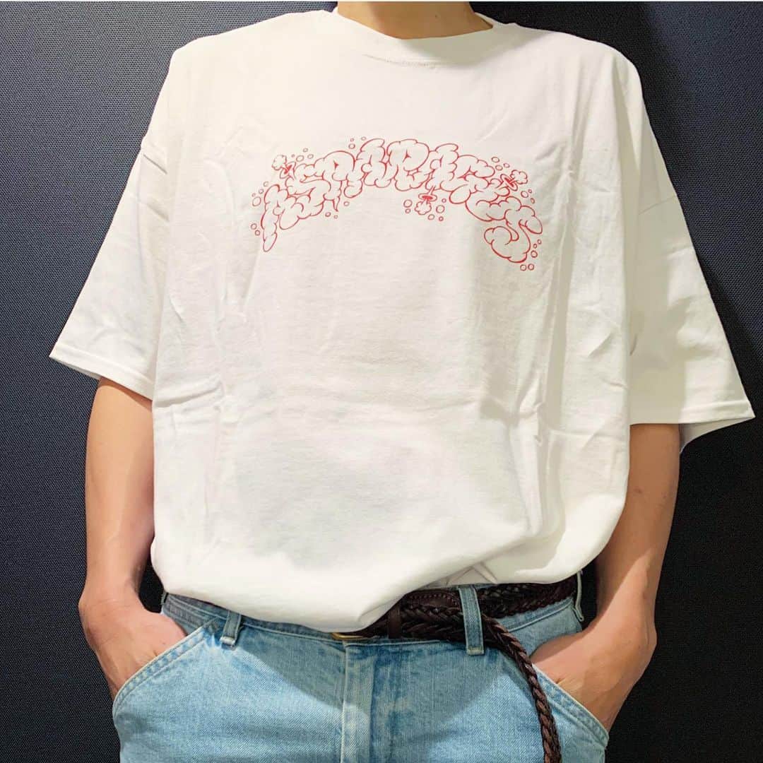 のインスタグラム：「【ついに明日から】 ASPARAGUS  Green or White tee 3,000¥en designed by @h_nashimoto  背中の言葉 『What do you want meaning for?』は ボクの好きなチャップリンの名言のひとふしでして、 What do you want meaning for?  Life is desire, not meaning. 何のために意味を求めるんだ？ 人生は願望だ、意味じゃない！ これが全文でして。 そう、ツアーも願望だ、意味じゃないんだ！  みたいな🤪」