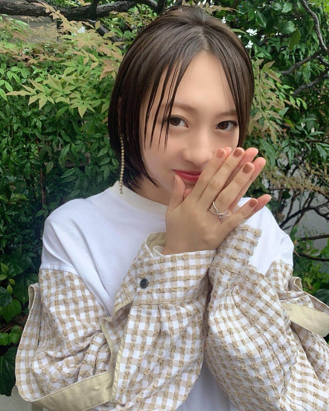 のインスタグラム：「ゆりあちゃんのヘアメンテナンス❤︎こんな感じにしました☺︎ イヤリングも指輪もありがとうーーーあと数日でおっさんずラブ始まるね❤︎ #lysa_yuki #liquem_yuki #木﨑ゆりあ」