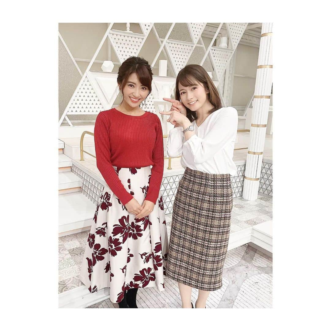 久保井朝美さんのインスタグラム写真 - (久保井朝美Instagram)「😆 今日のTBS「#ひるおび!」は 出水アナが夏休みなので 宇内アナとお伝えしました👭 ． いつも気さくで 愛くるしい宇内ちゃん✨ このポーズも可愛すぎる😍 ． 大学の後輩であり 誕生日は1日違いで アニメ好きという共通点も💞 ． #宇内梨沙 #TBSアナウンサー #久保井朝美 #気象予報士 #アニメ好き女子 #アナウンサー衣装 #大人可愛いコーデ」10月29日 21時24分 - asami_k920