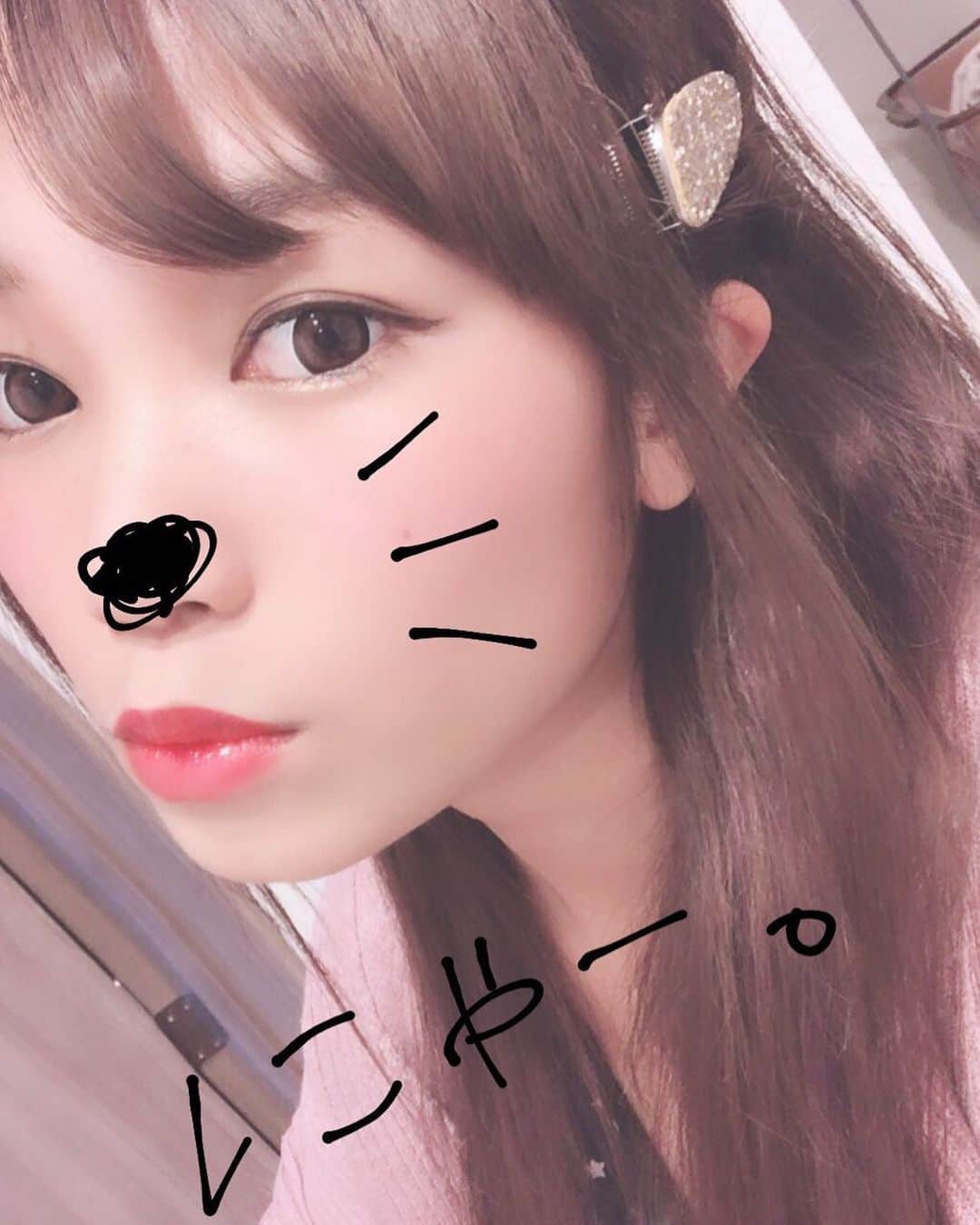 R!Nのインスタグラム：「飼い主もだんだん 似てきたようです  #Aldious #ringemie #猫のいる暮らし #前髪 #ナチュラルメイク」