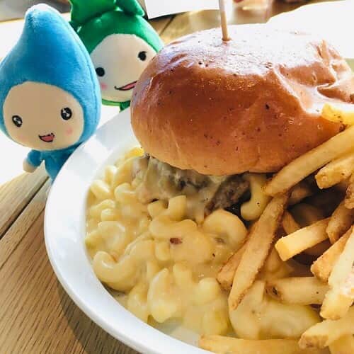 のインスタグラム：「ハンバーガー🍔もぐもぐ^_^」