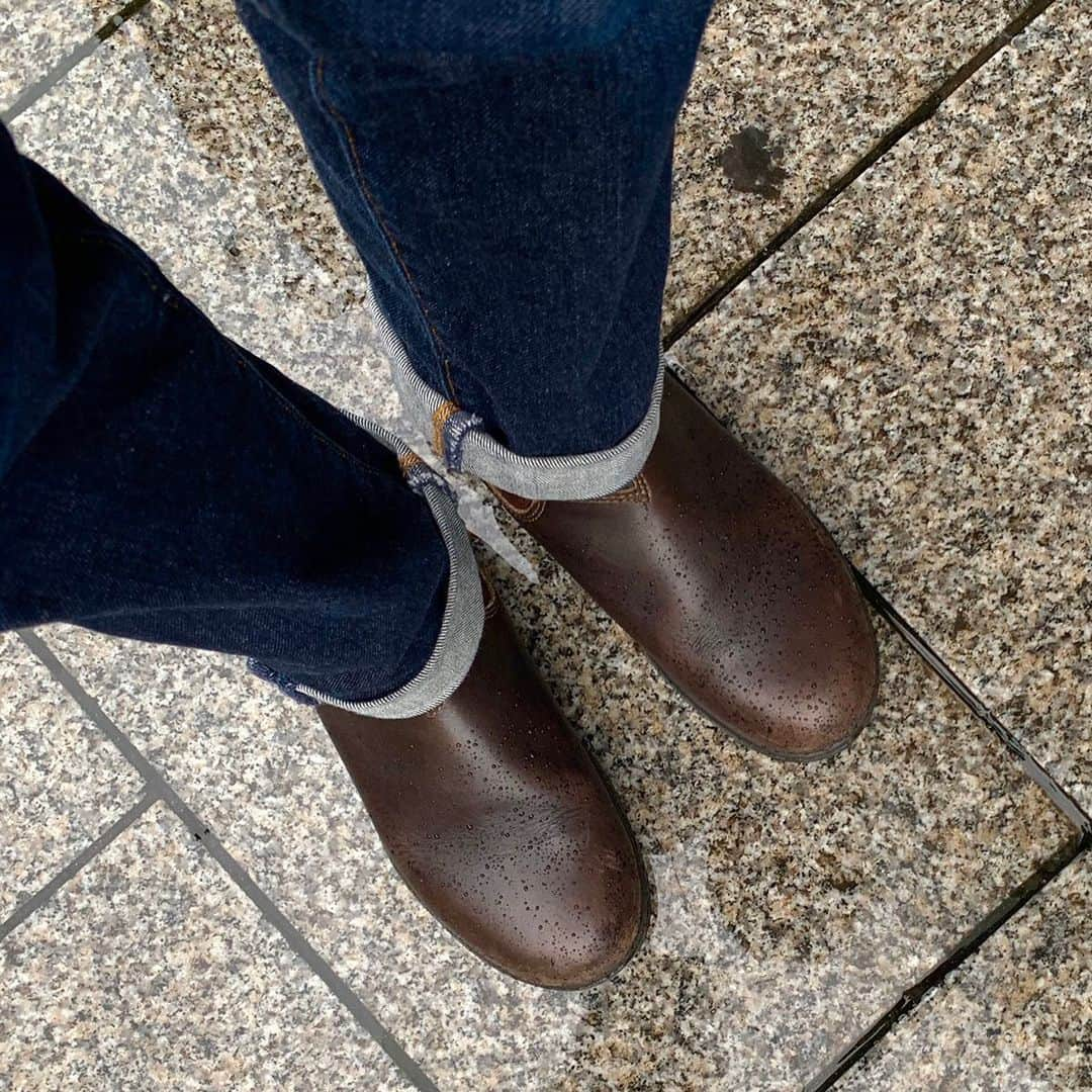 m.mowbrayさんのインスタグラム写真 - (m.mowbrayInstagram)「雨の日だからこそ履いちゃいます☝︎ #ブランドストーン #blundstone #サイドゴア #ブーツ #モゥブレイ #mowbry #靴磨き #シューケア #雨の日 #履きがち #ngok」10月29日 21時44分 - m.mowbray