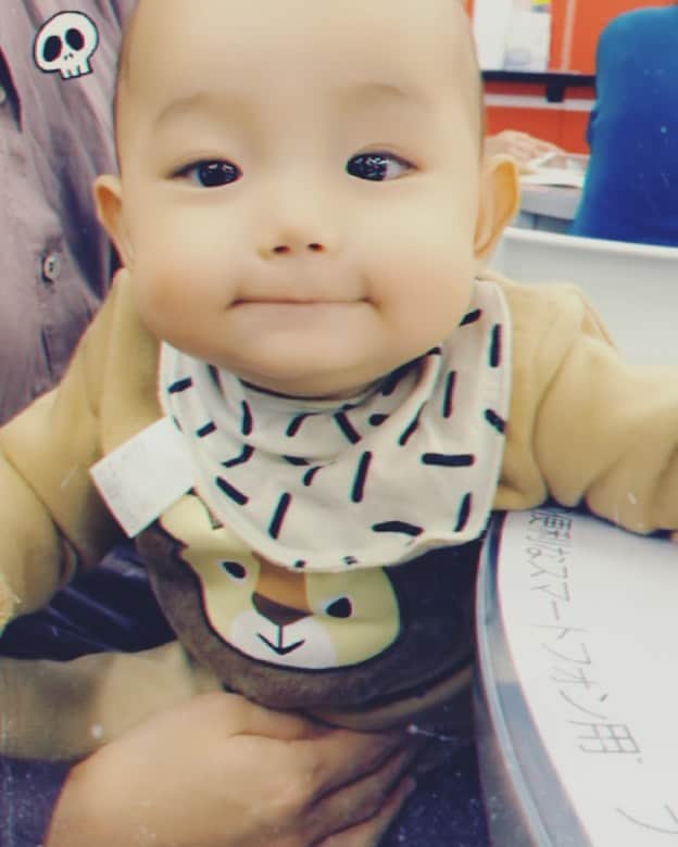 平山奈美のインスタグラム：「halloween☠️🎃👻(🦁) .  #halloween #halloweenbaby #baby #boy #ハロウィン #息子 #男の子ベビー #男の子ママ #赤ちゃんのいる暮らし #新米ママ #ハゲ #イオン #ベージュコーデ #シンバ #ラブ」