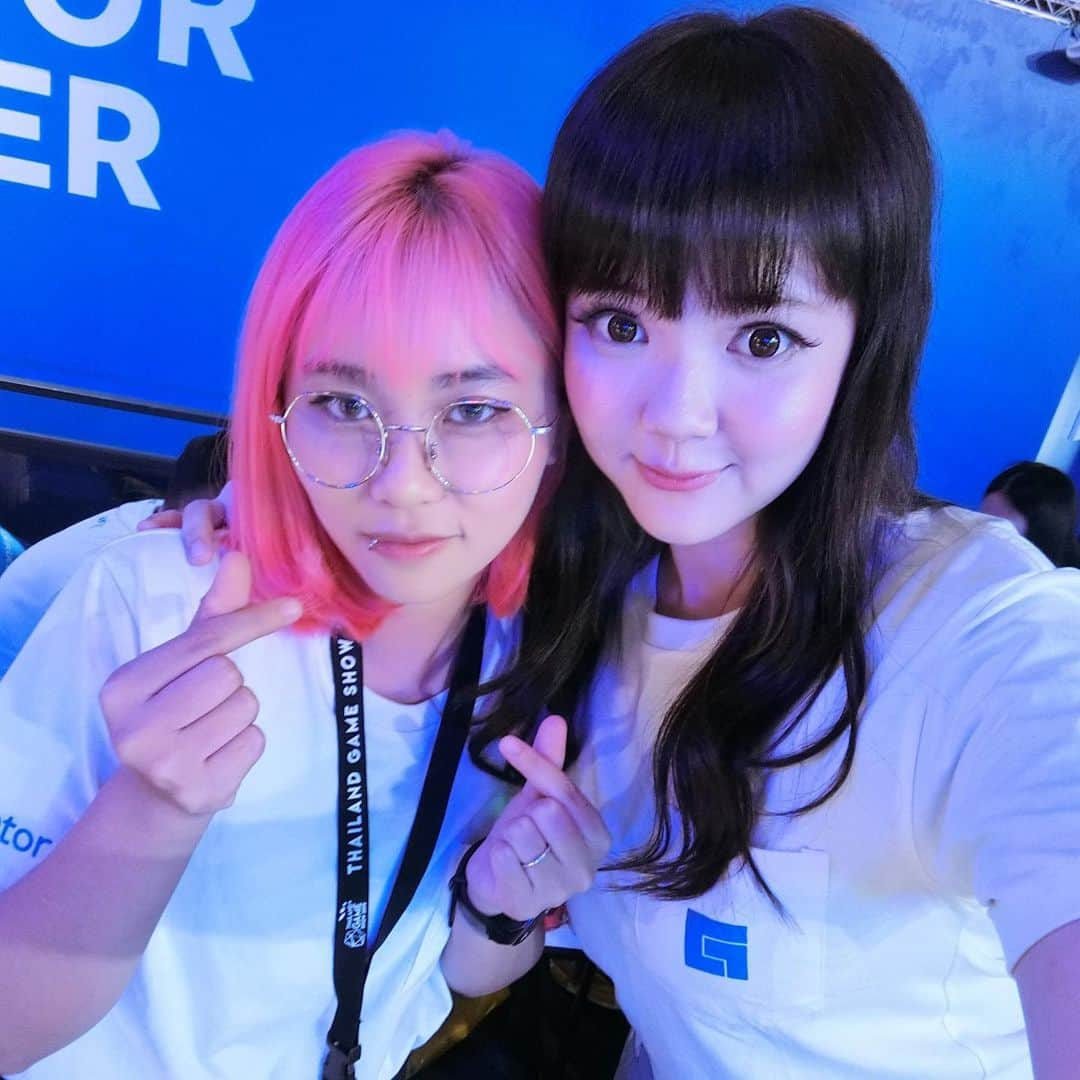 YingTzeさんのインスタグラム写真 - (YingTzeInstagram)「🌟 Thailand Game Show 🌟 Met @misthyyyy , Facebook Gaming Creator from Vietnam. ❤️ _ She makes a lot of interesting content . Eventhough I don’t understand Vietnamese language , I admire her confidence in her videos.  _ Coming back to Malaysia ~ makes me want to work harder too !🔥 #blessed #facebookgaming #tgs2019 #facebookgamingcreators #womeningaming」10月29日 13時15分 - yingtze