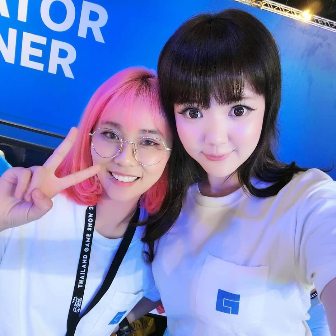 YingTzeさんのインスタグラム写真 - (YingTzeInstagram)「🌟 Thailand Game Show 🌟 Met @misthyyyy , Facebook Gaming Creator from Vietnam. ❤️ _ She makes a lot of interesting content . Eventhough I don’t understand Vietnamese language , I admire her confidence in her videos.  _ Coming back to Malaysia ~ makes me want to work harder too !🔥 #blessed #facebookgaming #tgs2019 #facebookgamingcreators #womeningaming」10月29日 13時15分 - yingtze