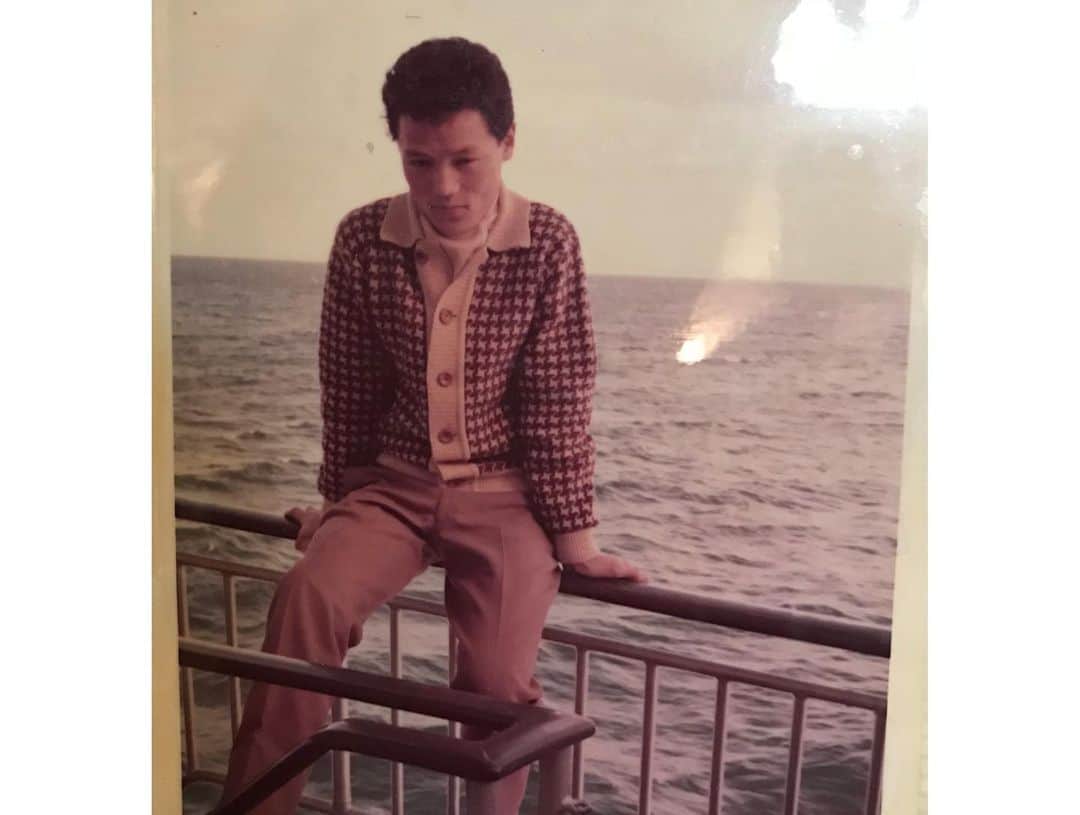 蘭舞ゆうさんのインスタグラム写真 - (蘭舞ゆうInstagram)「Vintage 🔄 (※絶対スライドしてねw) 나와 ❤︎ 아빠  このカーディガンは父のもの。 父が18歳の頃に着てたものらしい。 リアルヴィンテージ！ サイズもぴったり。デザインは最高！　 父...今も昔も変わらないね♡  #korean#japan#2019#일상#데일리#ranma#아빠大好きよん」10月29日 13時18分 - ranma_yu