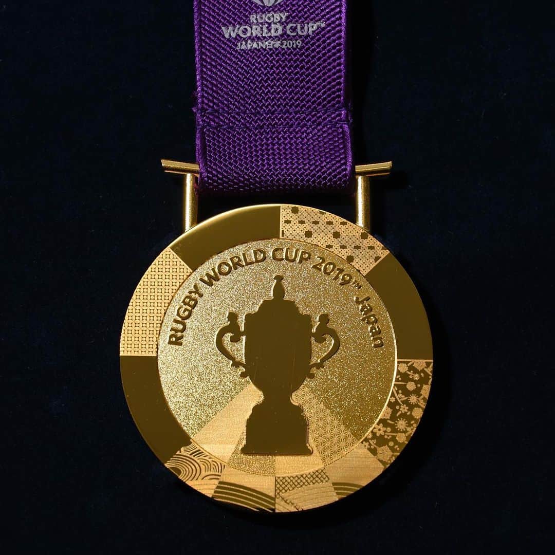 ラグビーワールドカップさんのインスタグラム写真 - (ラグビーワールドカップInstagram)「. 人間国宝の工芸家、吉田美統氏のデザインによる、今大会の金・銀・銅メダルが発表されました🥇🥈🥉 . 表にはウェブ・エリス・カップ、裏面には桜の花があしらわれています🌸✨ . #RWC2019 #webbelliscup #medal」10月29日 14時47分 - rugbyworldcupjp