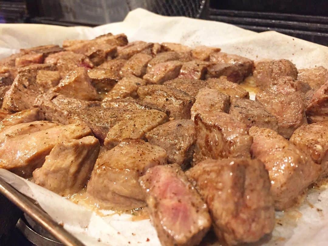 のインスタグラム：「・ このお肉の行き先は一体！？笑 気になる方は是非知床漁場へ😊」