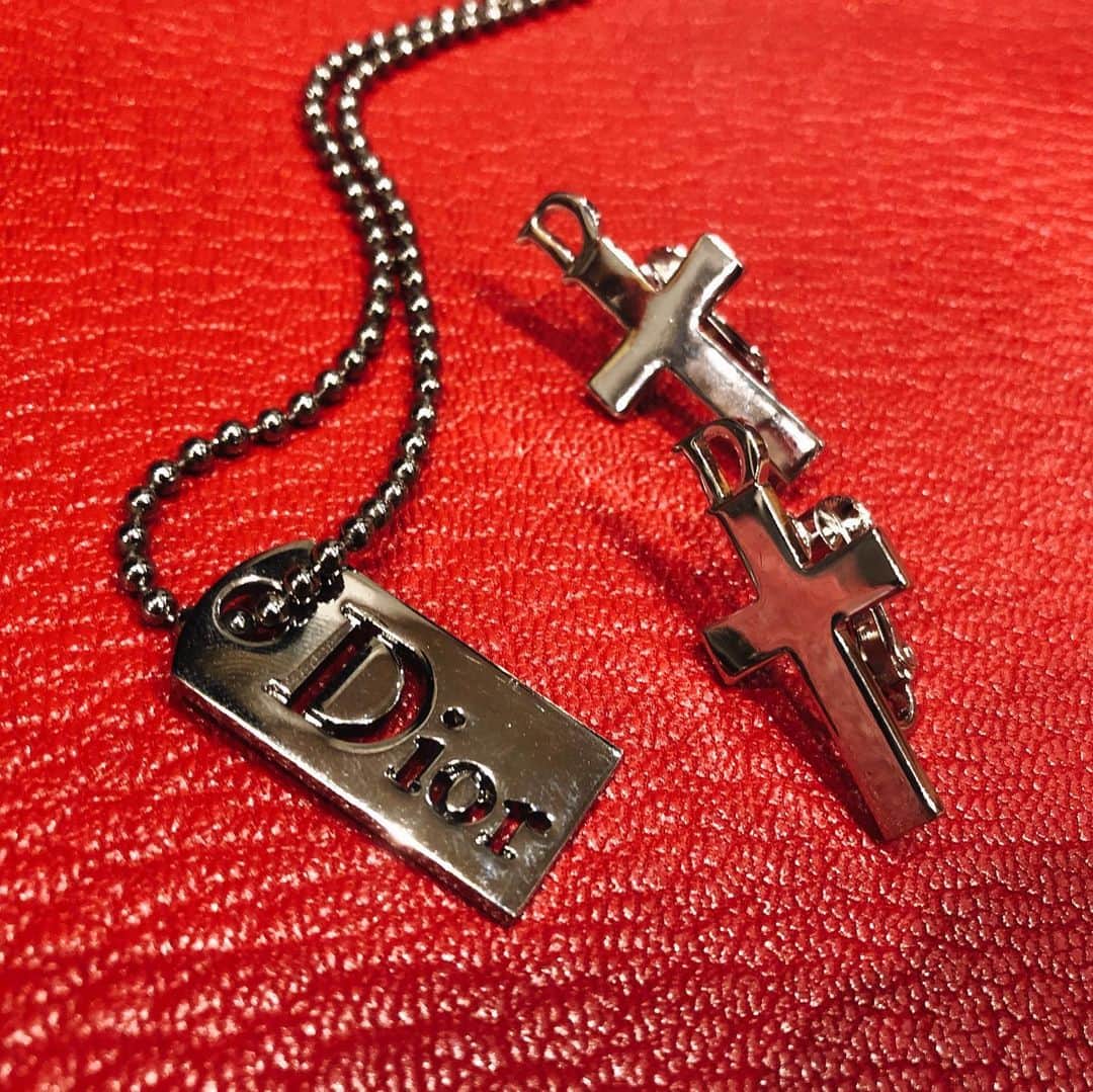 Vintage Brand Boutique AMOREさんのインスタグラム写真 - (Vintage Brand Boutique AMOREInstagram)「Christian Dior cross earrings & tag necklace  Free Shipping Worldwide✈️ DM for more information ≫ ≫ ≫✉️ #ヴィンテージ #ディオール #ヴィンテージディオール #レディディオール #ヴィンテージブランドブティック #アモーレ #アモーレトーキョー #表参道 #東京 #青山 #vintage #Dior #christiandior #vintagedior #vintagebrandboutique #AMORE #amoretokyo #omotesando #aoyama」10月29日 15時01分 - amore_tokyo