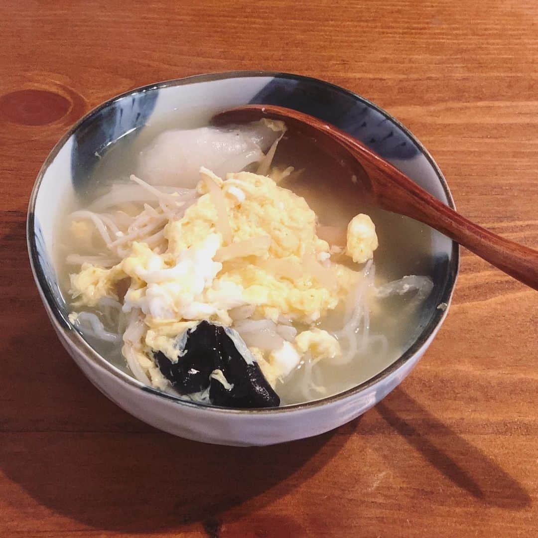 神咲詩織さんのインスタグラム写真 - (神咲詩織Instagram)「火鍋のの残り具材でエビ餃子の中華スープ🤡✨ うまひ。」10月29日 15時10分 - nexter_nippon