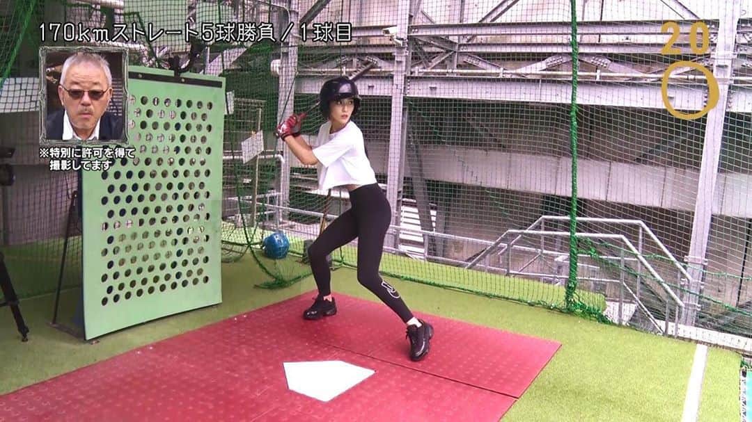 椿梨央のインスタグラム：「今夜は "日本一スタイルのいい 野球女子・驚愕の野球技" . 椿梨央が魅せます！ . 放送は10/29(火) 深夜24:54から！ . . .  #100TAINER #椿梨央 #RIZINガール #野球 #野球女子 #CTV #中京テレビ」